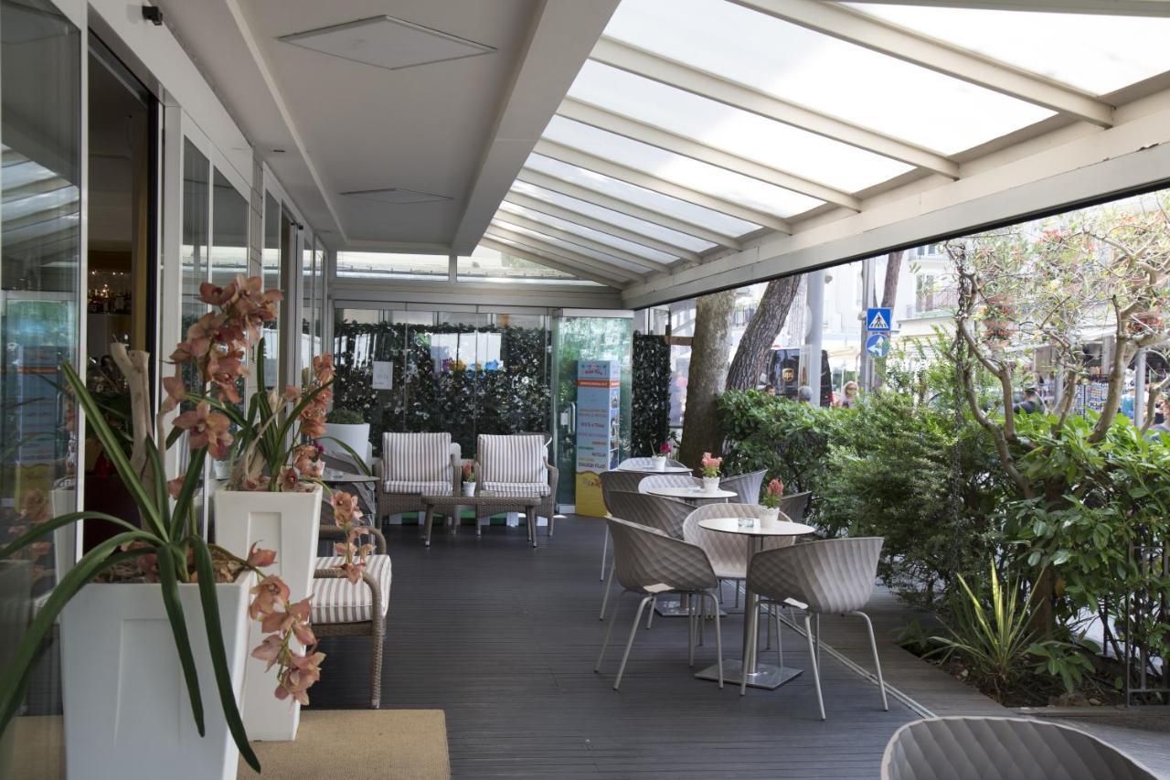 Hotel Mon Pays Riccione Exterior foto