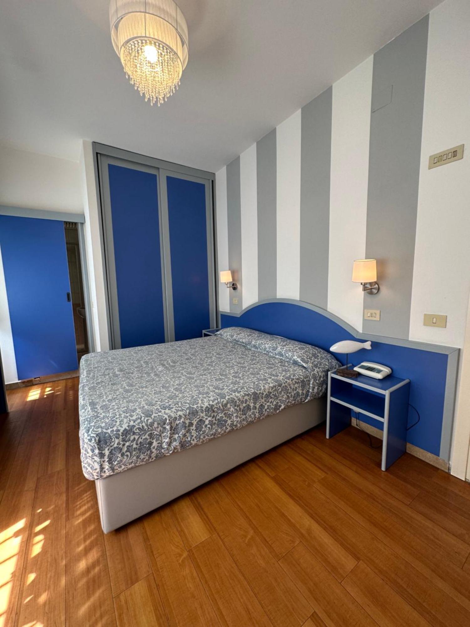 Hotel Mon Pays Riccione Exterior foto