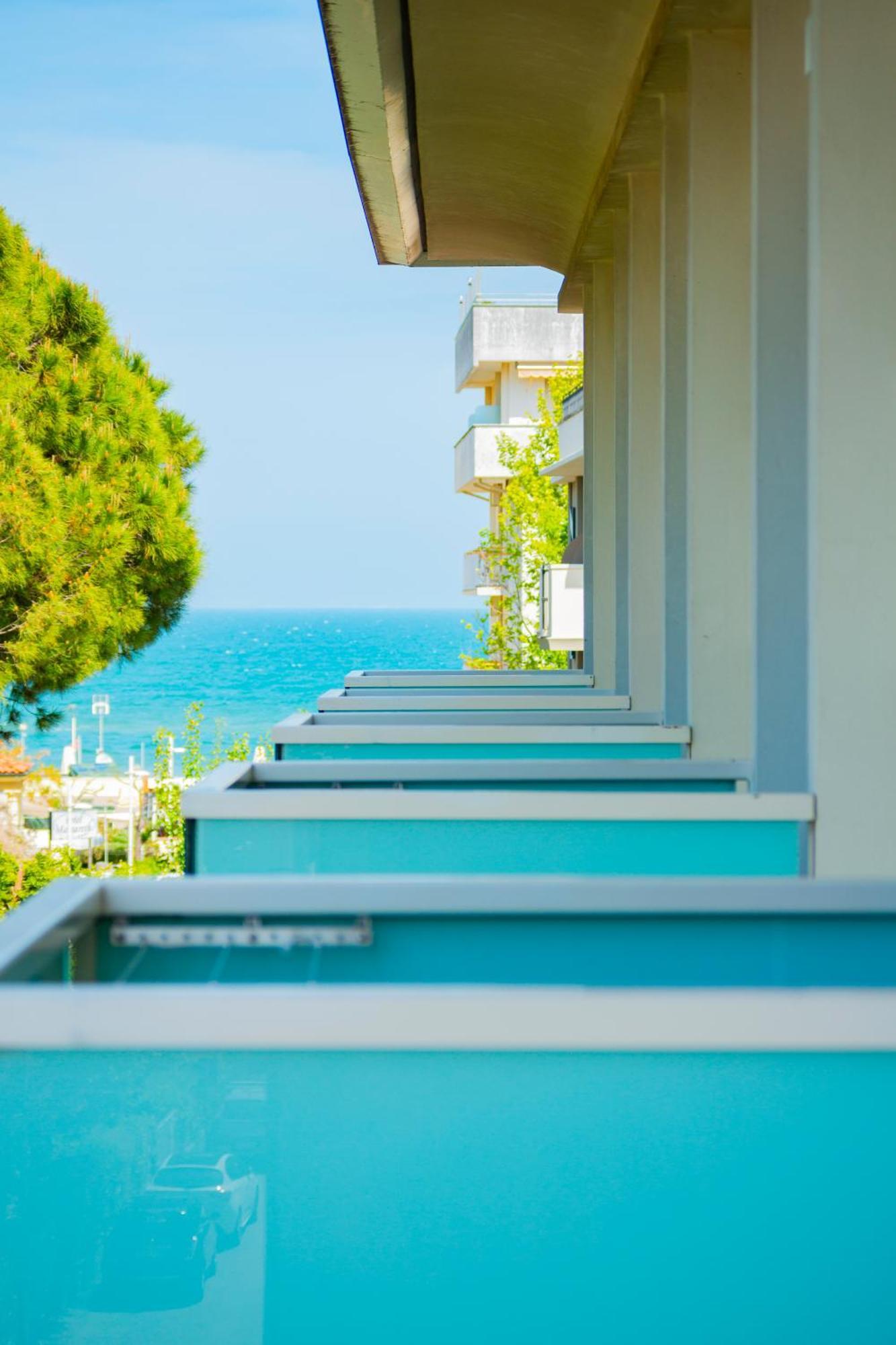 Hotel Mon Pays Riccione Exterior foto