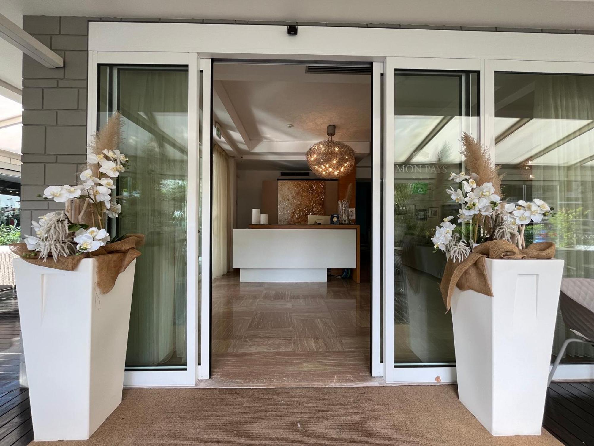 Hotel Mon Pays Riccione Exterior foto